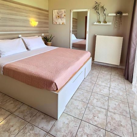 Park Hotel بوليكاسترون المظهر الخارجي الصورة