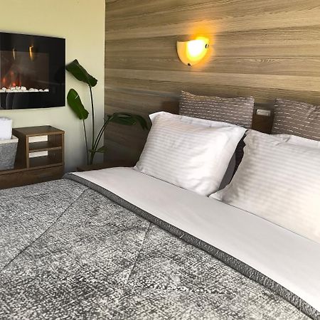 Park Hotel بوليكاسترون المظهر الخارجي الصورة