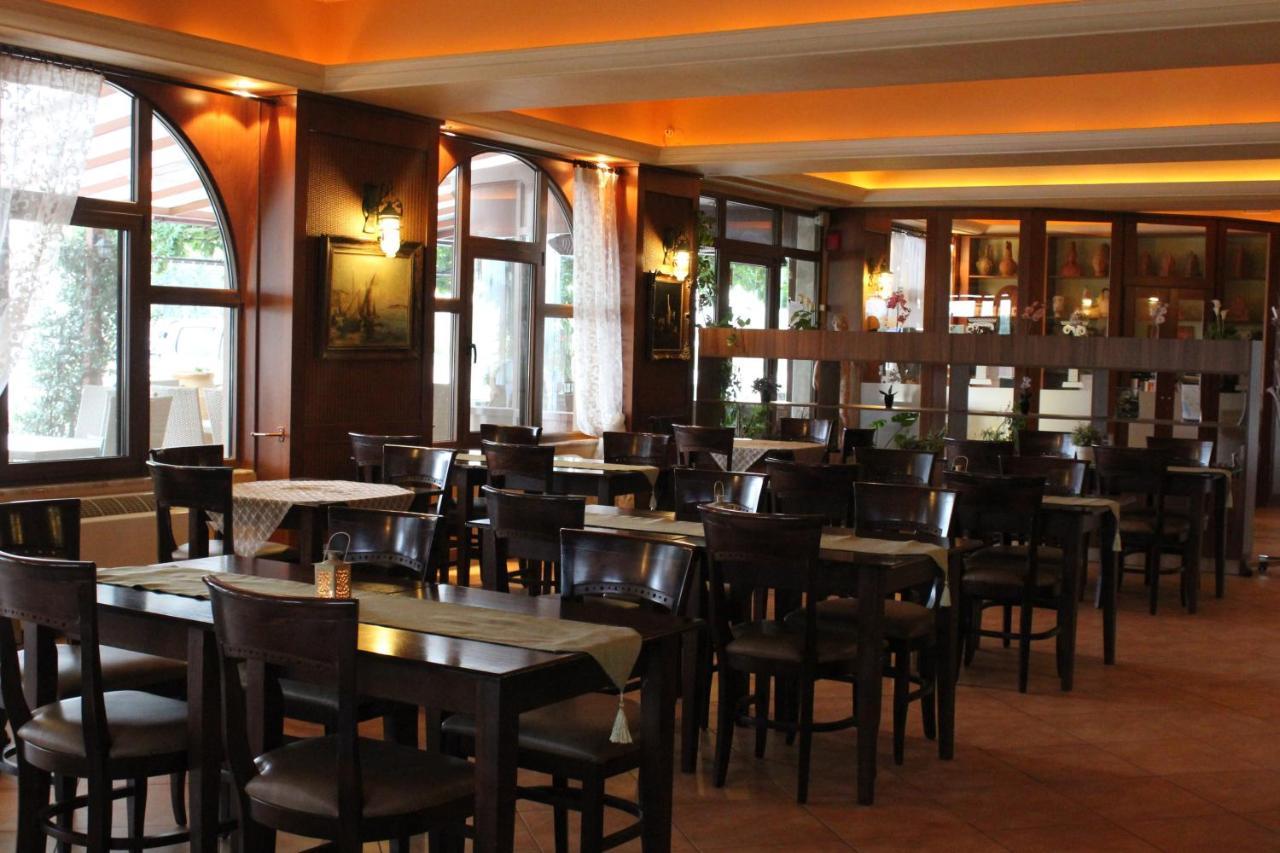 Park Hotel بوليكاسترون المظهر الخارجي الصورة