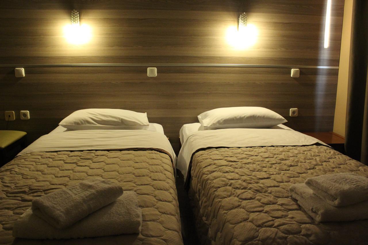Park Hotel بوليكاسترون المظهر الخارجي الصورة
